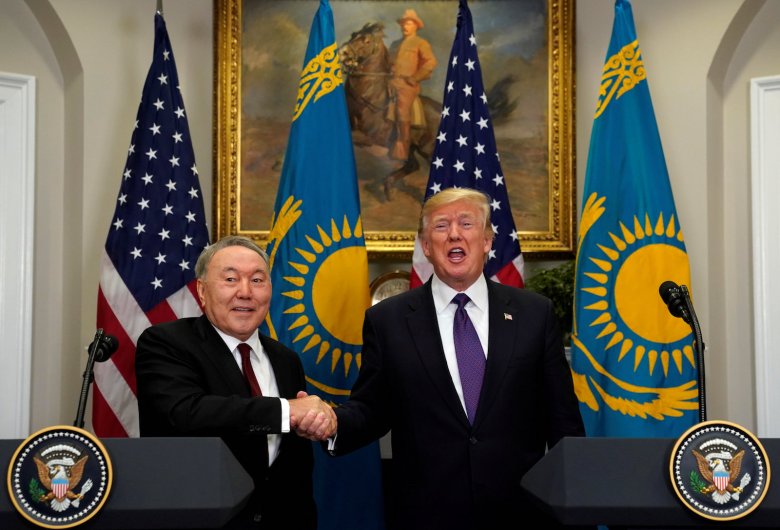 US President Donald Trump and Kazakh President Nursultan Nazarbayev shake hands in the Roosevelt Room of the White House on January 16, 2018. Photo: Reuters / Kevin Lamarque