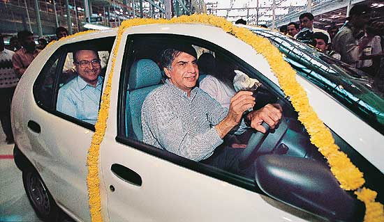 ratan_tata_driving_20101016.jpg