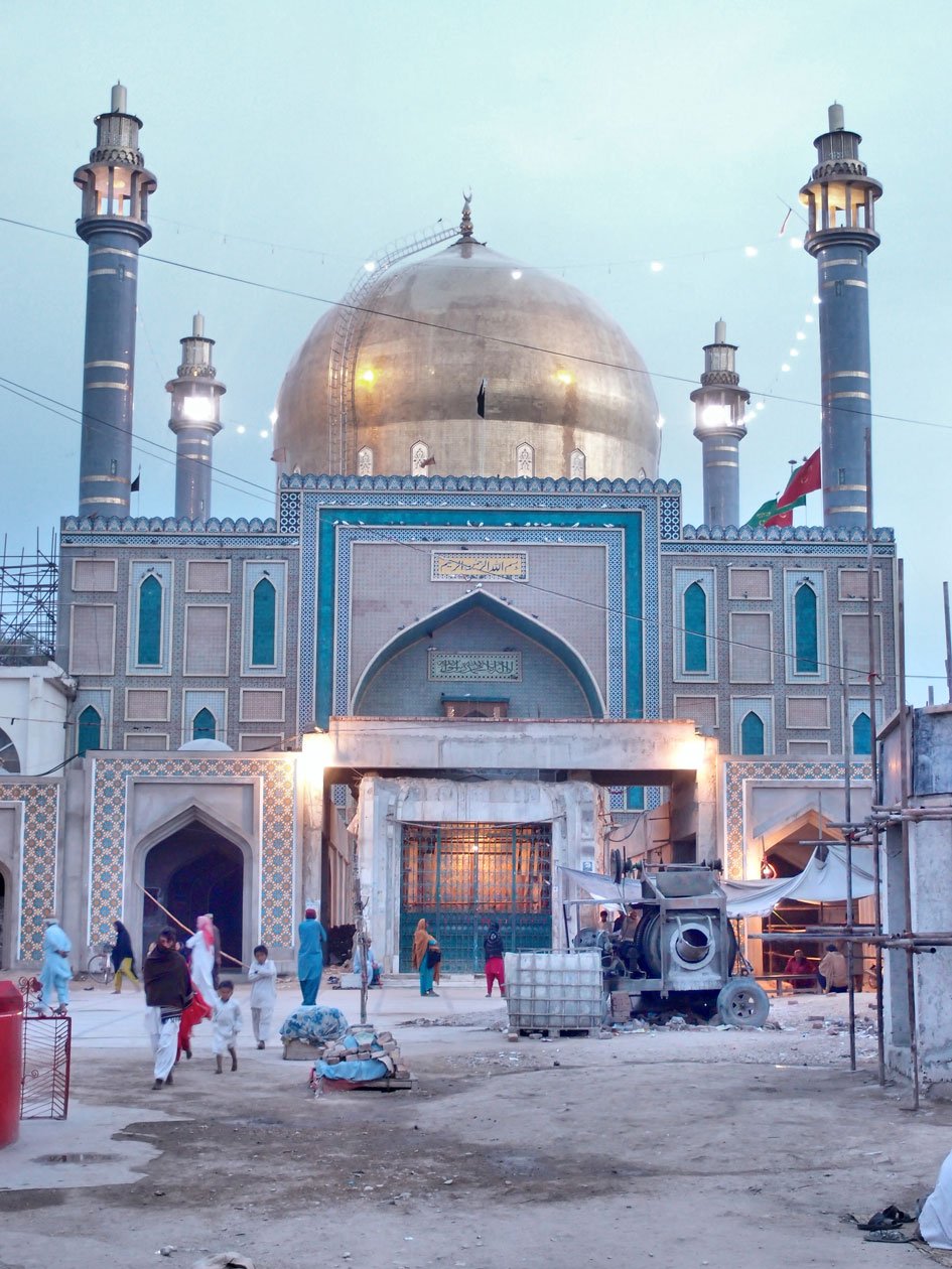 0-Shrine_of_Lal_Shahbaz_Qalandar-1446275310.jpg