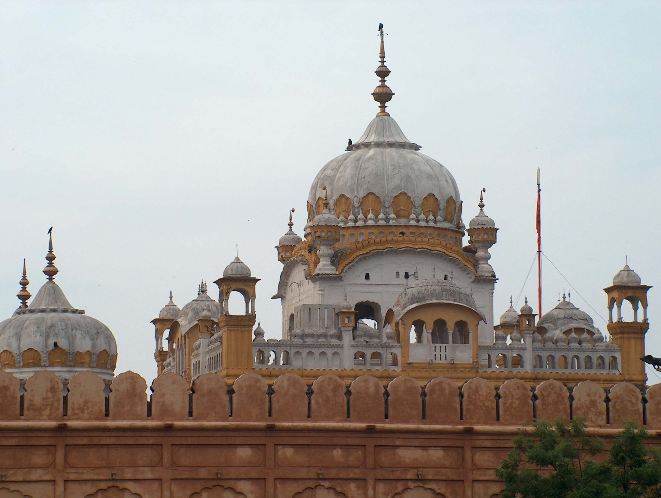 Samadhi_of_Ranjit_Singh_July_1_2005.jpg