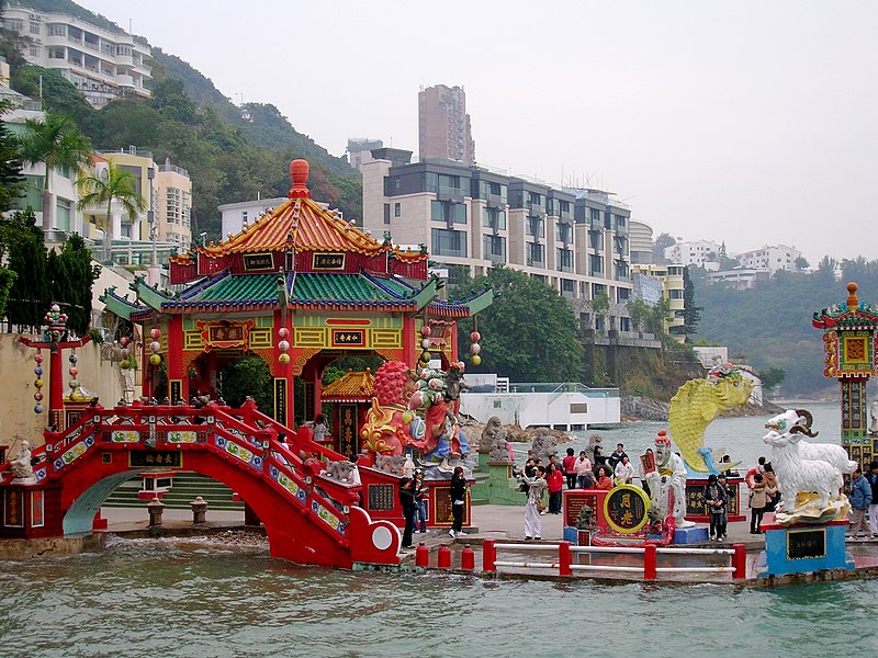 800px-Kwum_Yam_Shrine_longevity_bridge.jpg