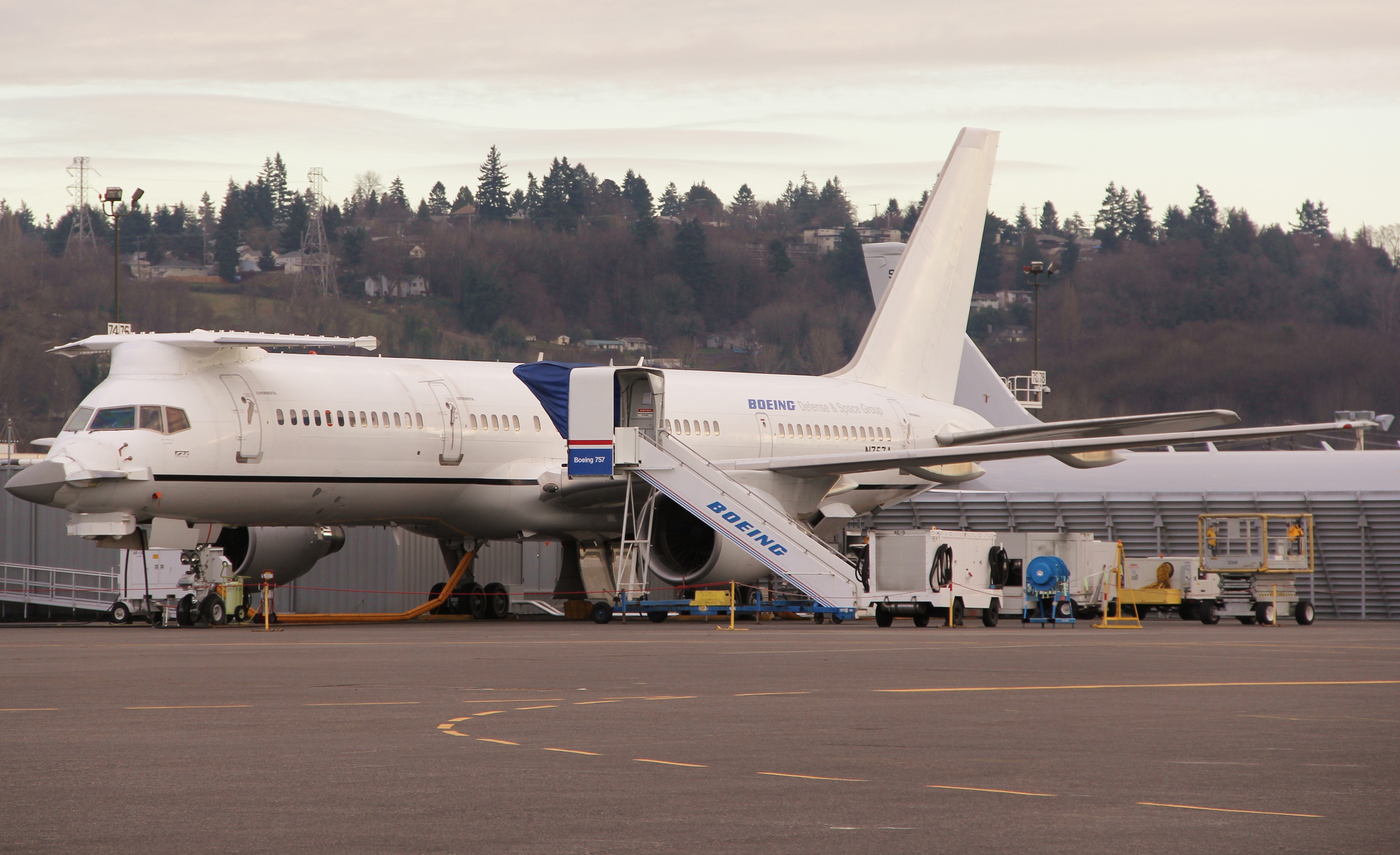 Boeing_757_Prototype_N757A_F-22_Raptor_Systems_Testbed.jpg