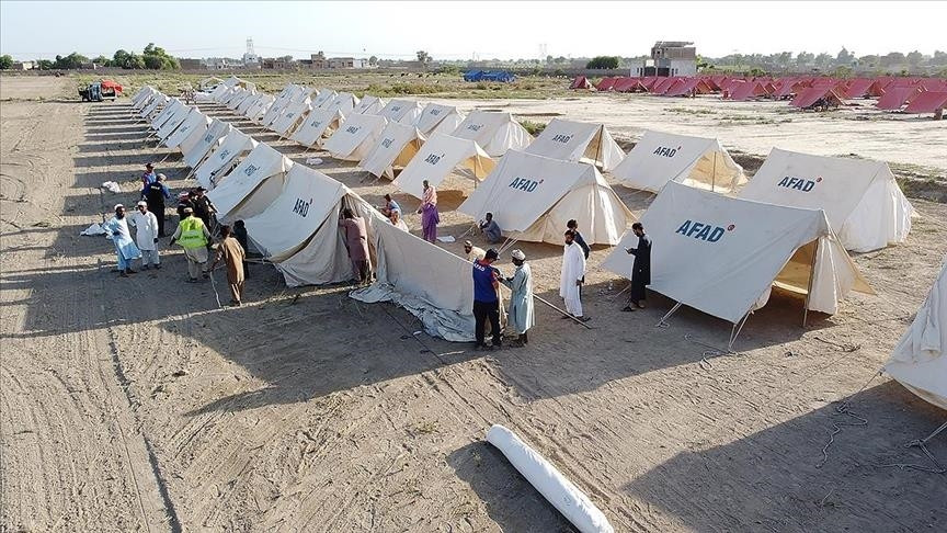 the floods have displaced hundreds of thousands of people who are living in tents anadolu agency