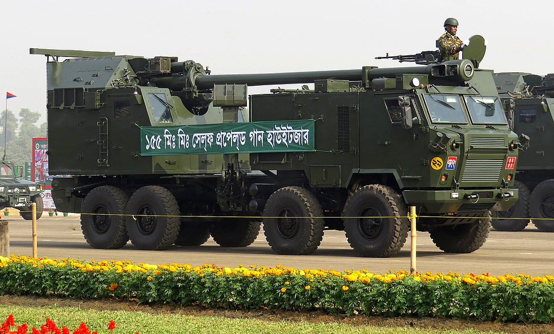 1079px-Bangladesh_Army_Nora_B-52_155mm_SPG_%2831586399521%29.jpg