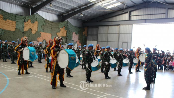 drum-band-satgas-indobatt-xxiii-junifil-pukau-penonton-di-leban_20160112_085143.jpg