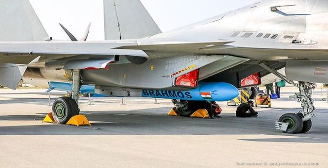 Sukhoi_Su_30MKI_Brahmos_Missile.jpg