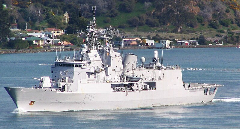 800px-HMNZS_Te_Mana_F111_Sep_2007.jpg