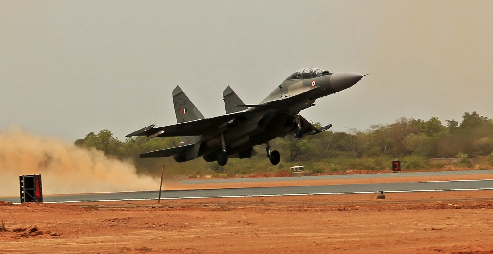 Su-30MKI+Indian+Air+Force+R-77+bvr+AAM+ASTRA+BRAHMOS+air+force+station+at+Thanjavur+in+southern++Su-30MKIs+%25282%2529.jpg