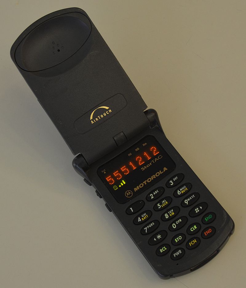 800px-First_Generation_Motorola_StarTAC_cellular_phone.jpg