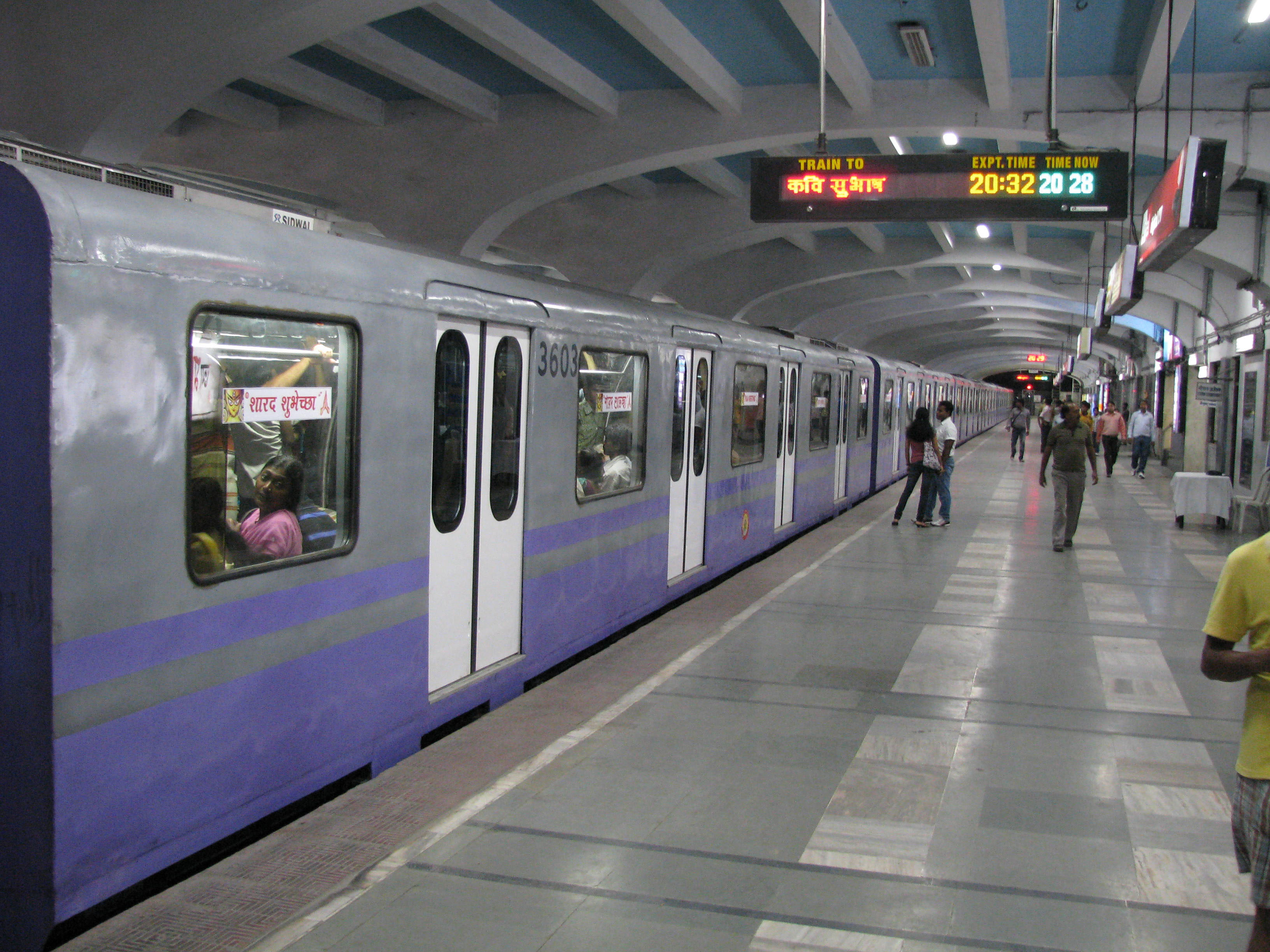 metro-ac-train1.jpg