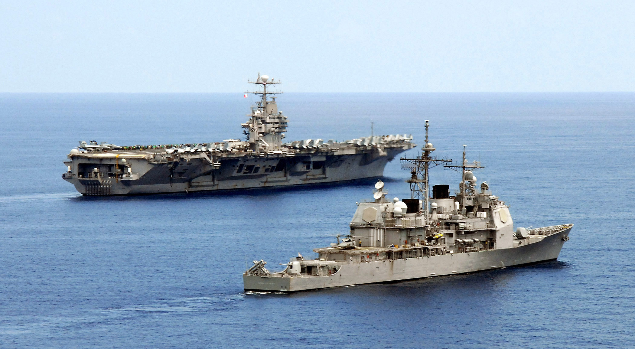 US_Navy_060417-N-5384B-049_Guided-missile_cruiser_USS_Mobile_Bay,_foreground_and_Nimitz-class_aircraft_carrier_USS_Abraham_Lincoln,_through_the_South_China_Sea.jpg