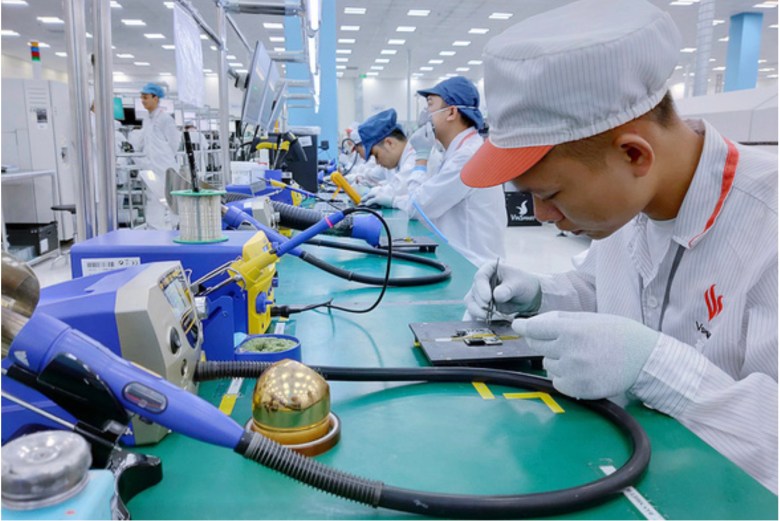 Vietnam-Semiconductors-Factory-Industry-Tuoi-Tre.jpg