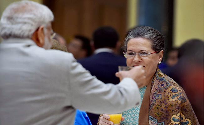 Modi_Sonia_Gandhi_banquet_650.jpg