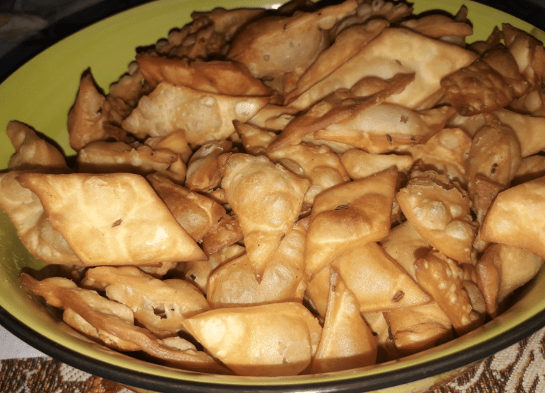 Namak Paray Pakistani Food Recipe (Tea Time Snack)
