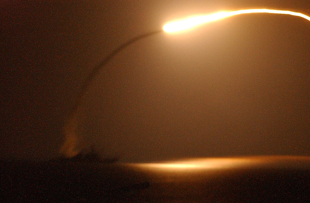 1024px-US_Navy_030327-N-9964S-519_The_guided_missile_destroyer_USS_Winston_S._Churchill_%28DDG_81%29_launches_a_Tomahawk_Land_Attack_Missile_%28TLAM%29_toward_Iraq.jpg