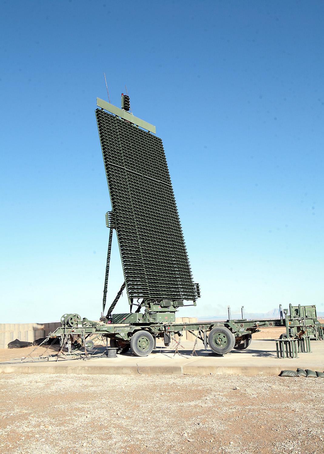 Phased_array_radar_AN_TPS-59.jpg