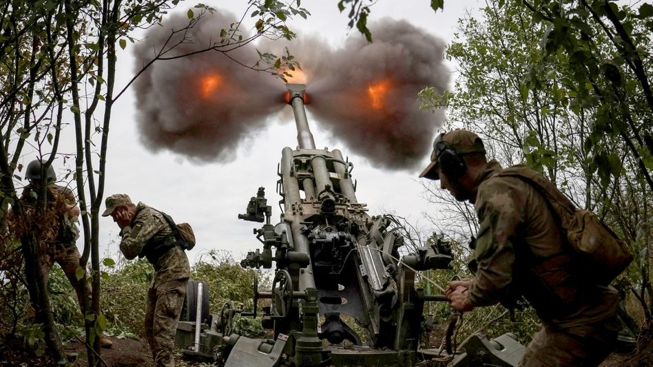 Ukrainische Artilleristen feuern mit einer M777-Haubitze: »Wir haben präzisere Waffen und treffen mehr als sie«