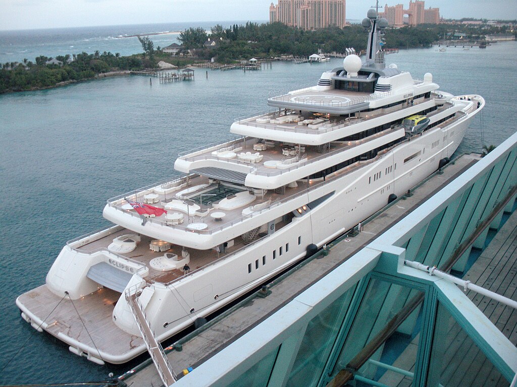 1024px-Eclipse_docked_in_Nassau_Jan_12%2C_2011.JPG