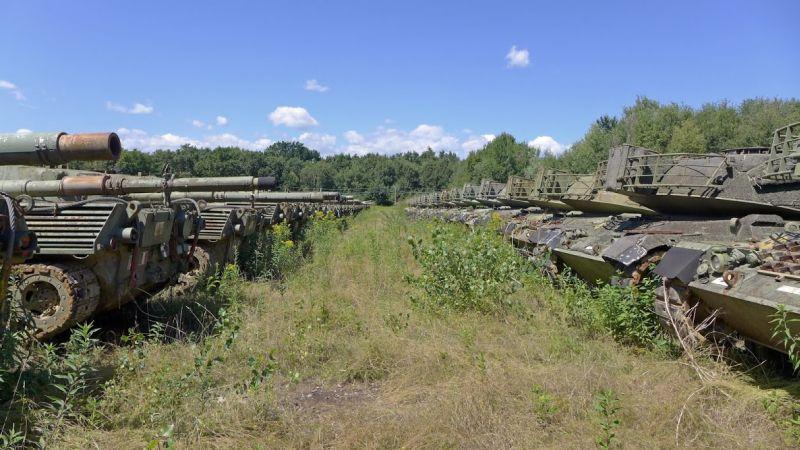 Abandoned-Italian-Army-tanks-and-mothballed-armoured-personnel-carriers-5.jpg