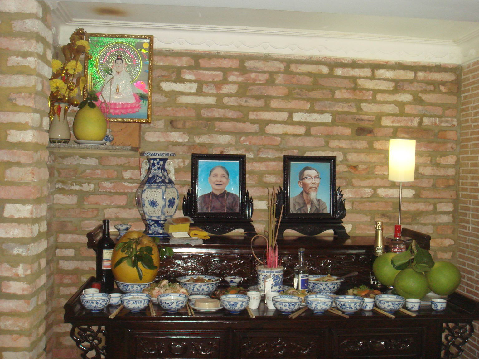 Vietnamese_Ancestors_Altar.jpg