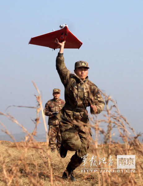 PLA%2Bconducts%2Bactual-troop%2Bconfrontation%2Btraining%2Bat%2Bthe%2BSanjie%2BTraining%2BBase%2Bof%2Bthe%2BNanjing%2BMilitary%2BArea%2BCommand%2B%2528MAC%2529%2Bon%2BNov%2B%2B27%2B2012%2B3.jpg