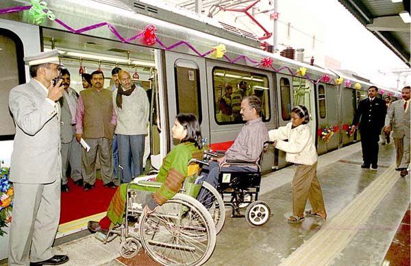 8a_Rail_New_Delhi.jpg