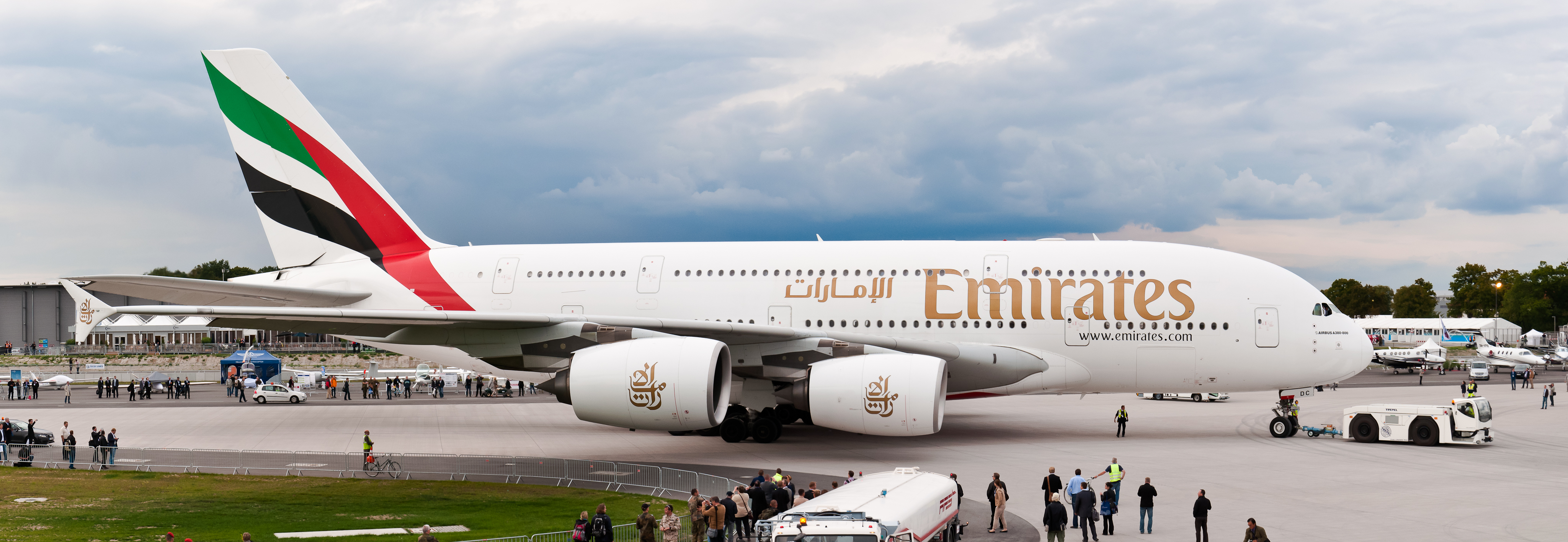 A6-EDC_Emirates_Airbus_A380-861_ILA_2012_panorama.jpg