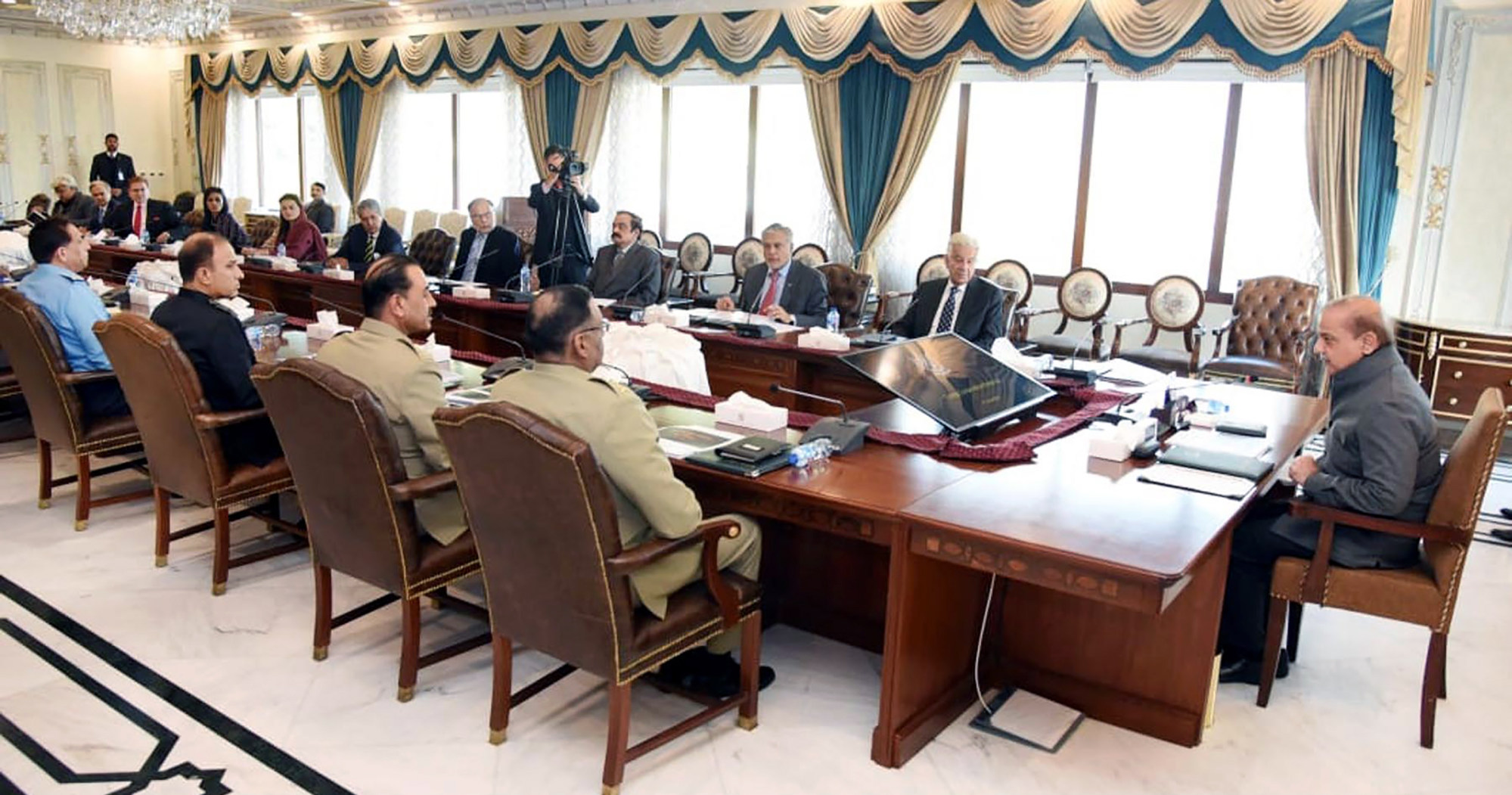 Pakistan’s PM Shahbaz Sharif (right) chairs a meeting of the National Security Committee, on January 2. Photo: AP