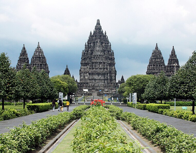 763px-Prambanan_Trimurti.jpg