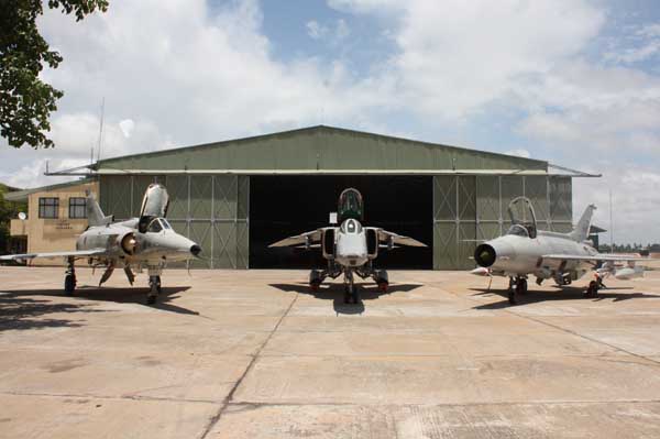 katunayake_air_force_base_jets.jpg