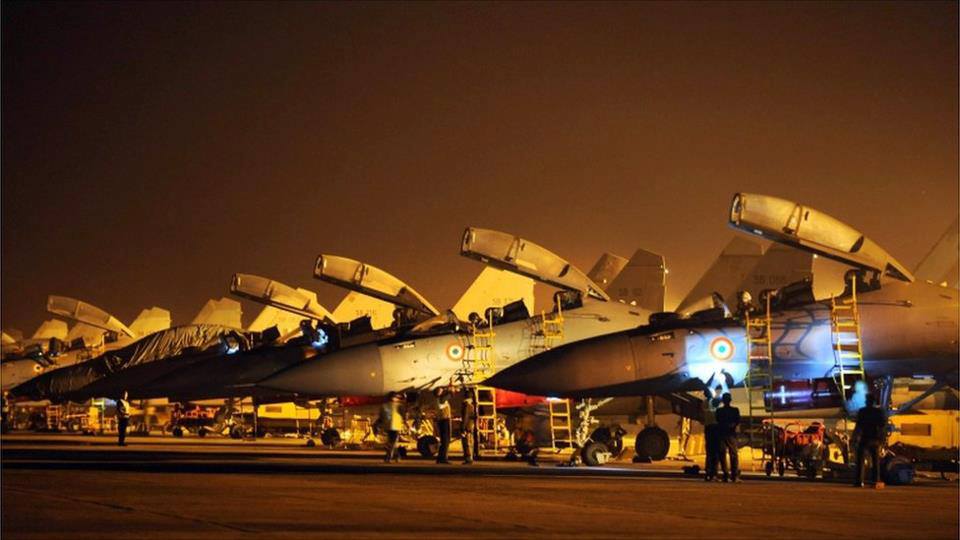 Su-30MKI+Indian+Air+Force+R-77+bvr+AAM+ASTRA+BRAHMOS+air+force+station+at+Thanjavur+in+southern++Su-30MKIs+(1).jpg