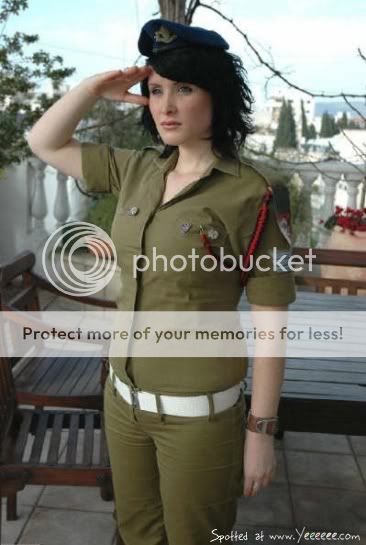 IsraeliMilitaryPolicewomansaluting.jpg