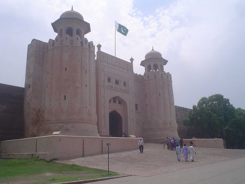 800px-Lahore_Fort_Pakistan.jpg