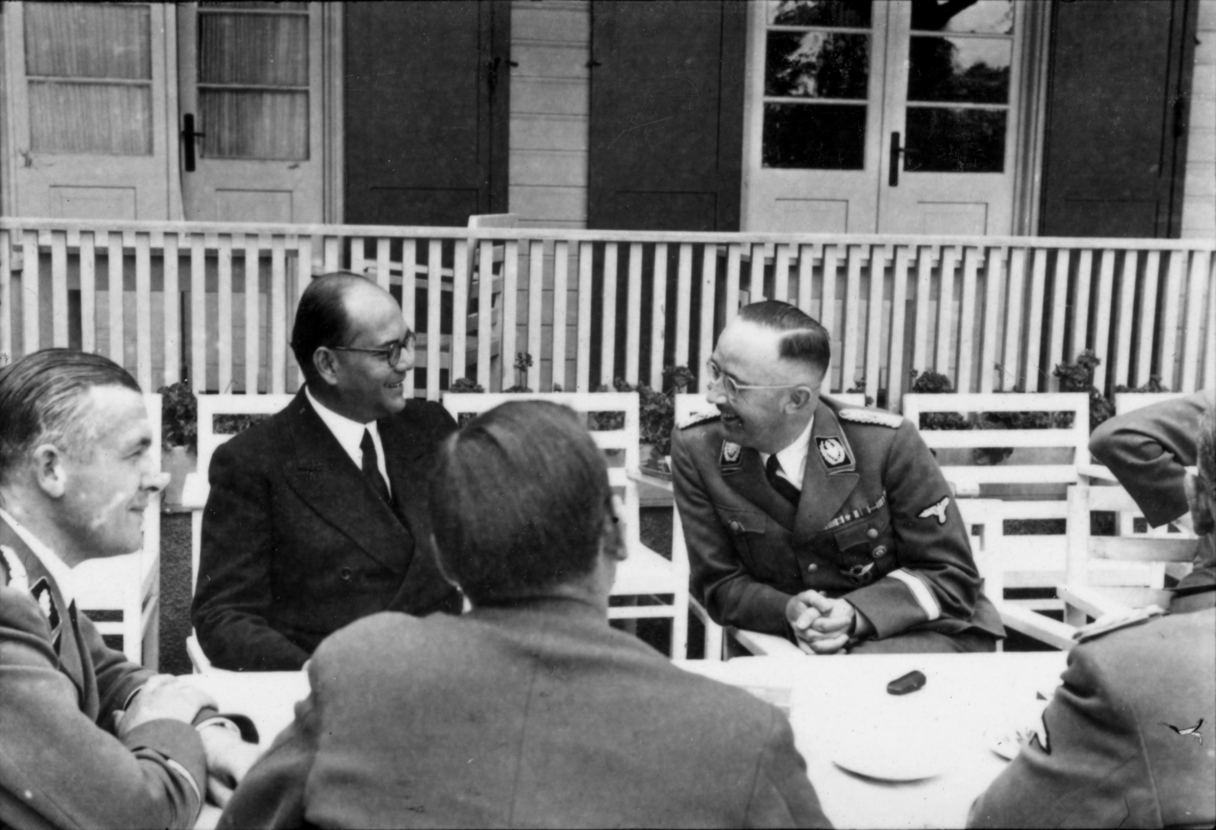Bundesarchiv_Bild_101III-Alber-064-03A%2C_Subhas_Chandra_Bose_bei_Heinrich_Himmler.jpg