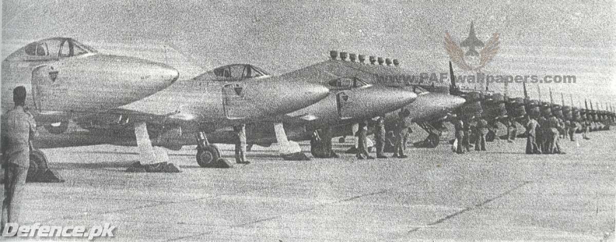 Attackers_Furies_line-up-before14Aug_1952airdisplay.jpg