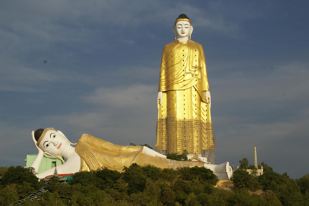 Laykyun-Setkyar-statue.jpg