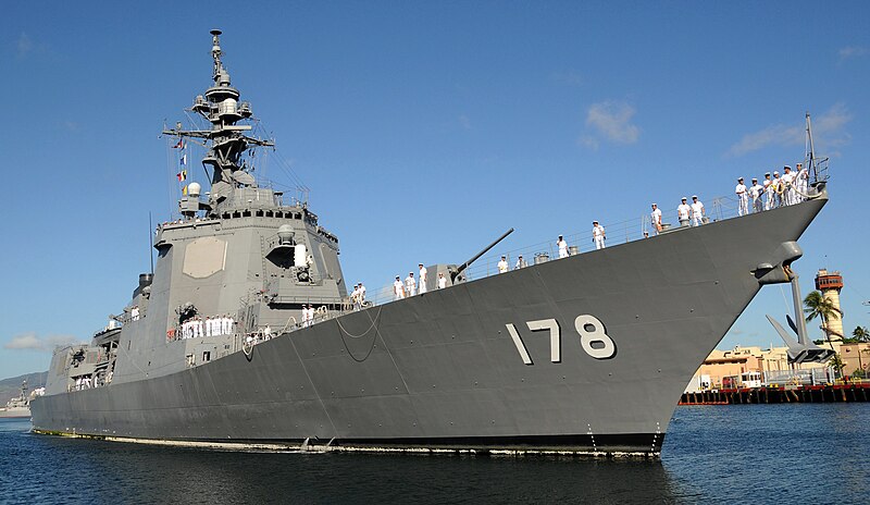 800px-JS_Ashigara%2C_DDG-178_at_Naval_Station_Pearl_Harbor.jpg
