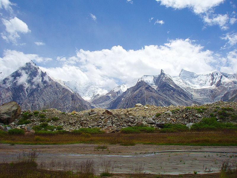 800px-Biafo_Glacier_1.jpg