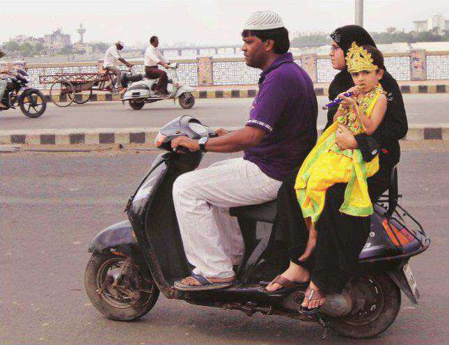 facebook-musim-family-parents-dress-lord-krishna-to-their-child1.jpg