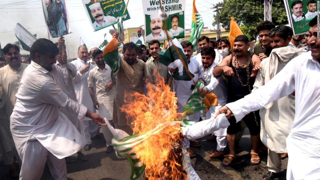190830124605-pakistan-kashmir-protests-01-super-tease.jpg