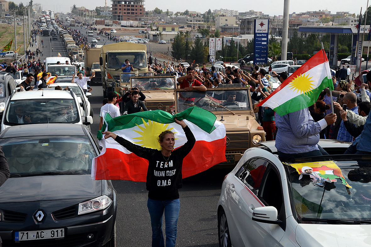 iraqi-kurds-turkey-kobani.jpg