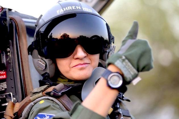 Pakistan+Air+Force%25E2%2580%2599s+Ayesha+Farooq%252C+26%252C+Pakistan%2527s+only+female+war-ready+fighter+pilot+female+pilots+f-7+b+bm+pg+mirage+jf-17+thunder+f-16+women+girl++%25288%2529.jpg