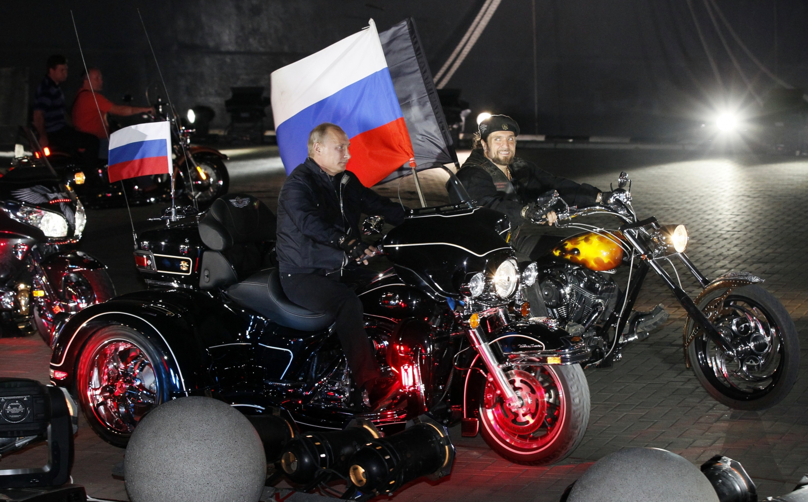 putin-russia-bikers.jpg