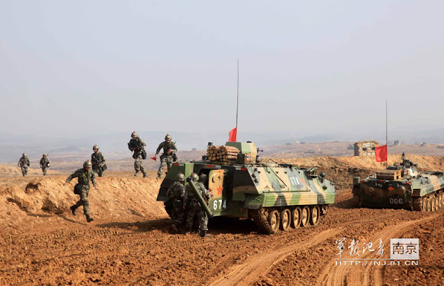 PLA%2Bconducts%2Bactual-troop%2Bconfrontation%2Btraining%2Bat%2Bthe%2BSanjie%2BTraining%2BBase%2Bof%2Bthe%2BNanjing%2BMilitary%2BArea%2BCommand%2B%2528MAC%2529%2Bon%2BNov%2B%2B27%2B2012%2B8.jpg