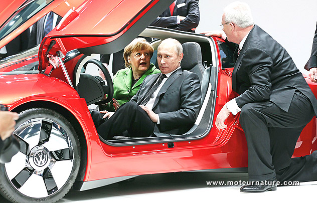 Putin-Merkel-Volkswagen-XL1.jpg