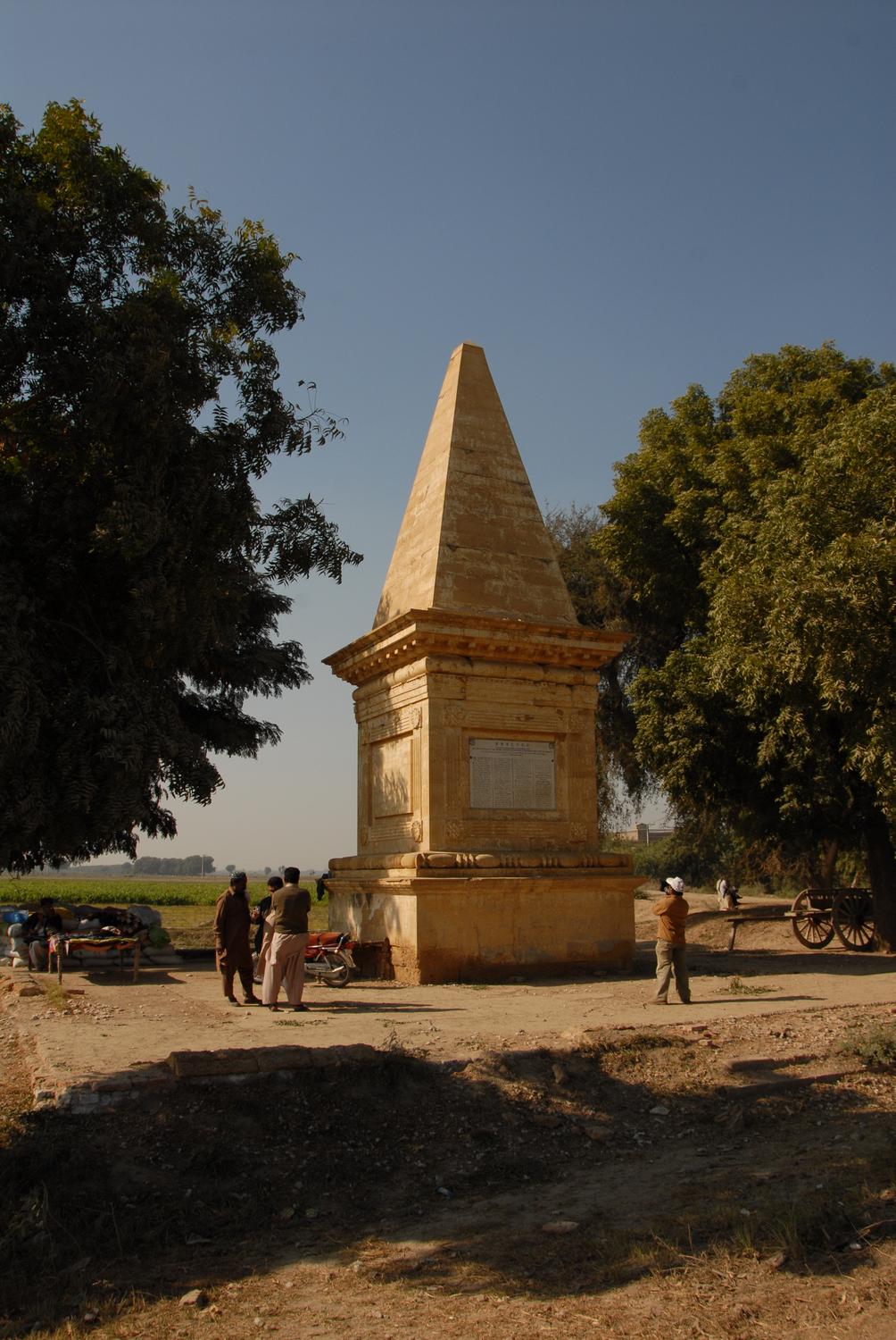 miani-war-memorial-02.jpg