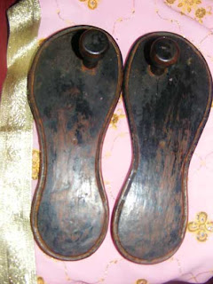 wooden+slippers.jpg