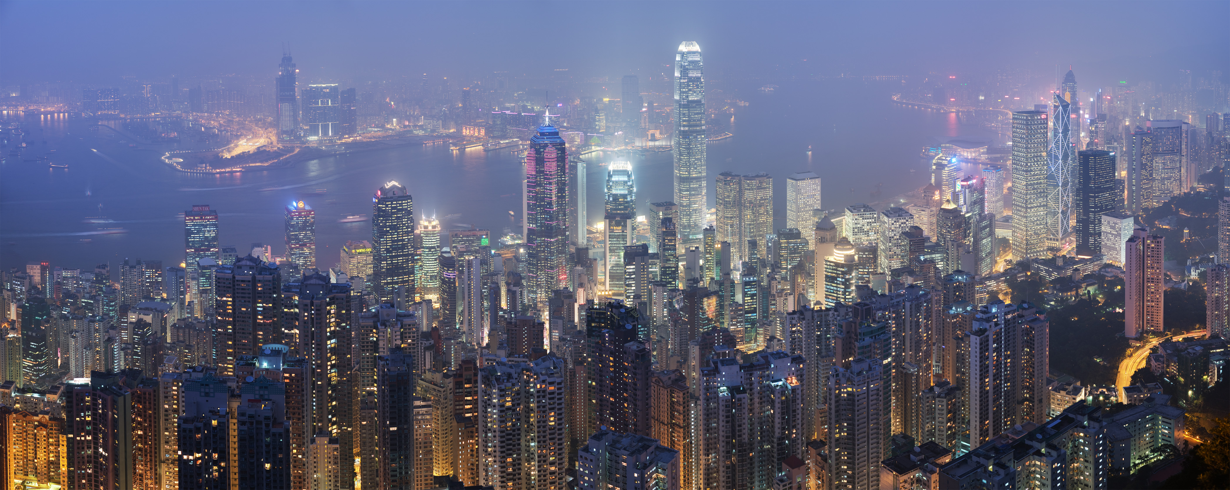 Hong_Kong_Skyline_-_Dec_2007.jpg