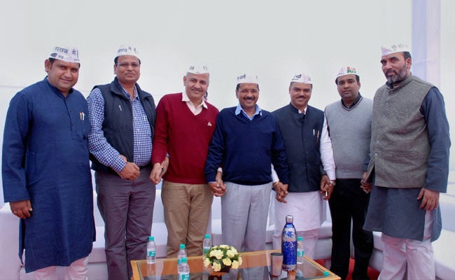 cm-kejriwal-with-new-ministers_650x400_41423924809.jpg