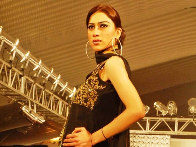 2-Lahore-Fashion-INP-640x480.jpg